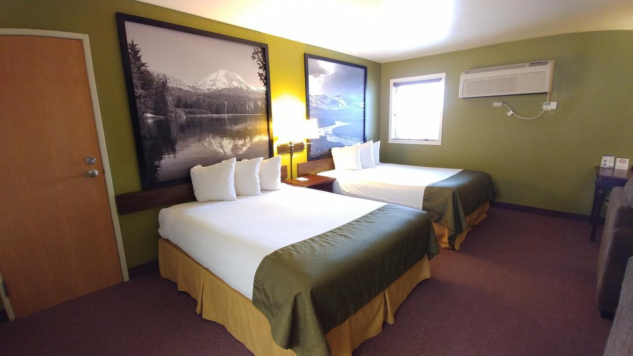 Studio Suite 2 Queen Beds Non-Smoking