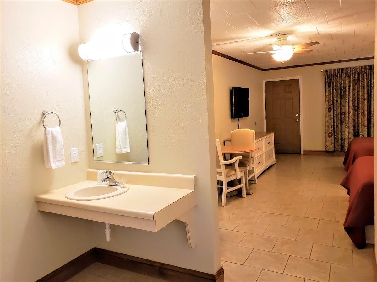 Deluxe Queen Room Ocean View