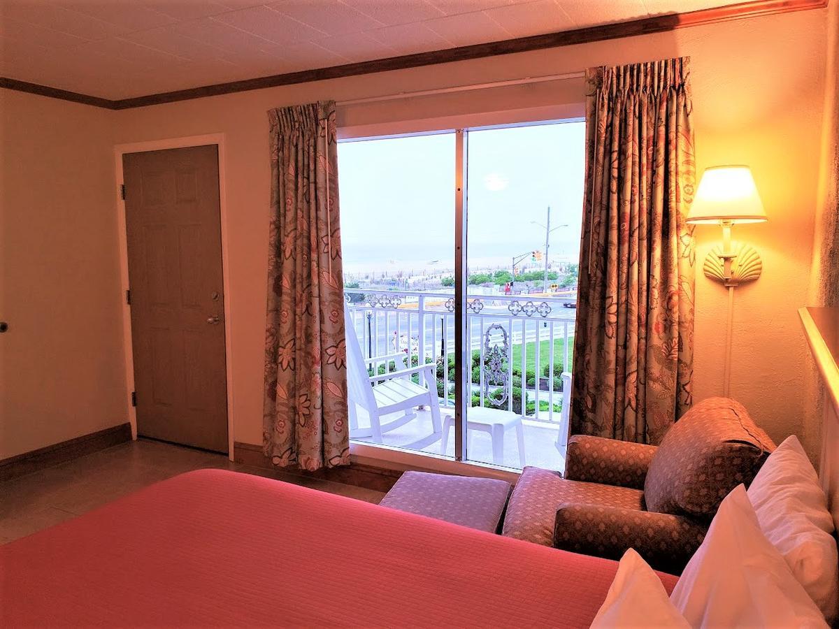 Deluxe Queen Room Ocean View