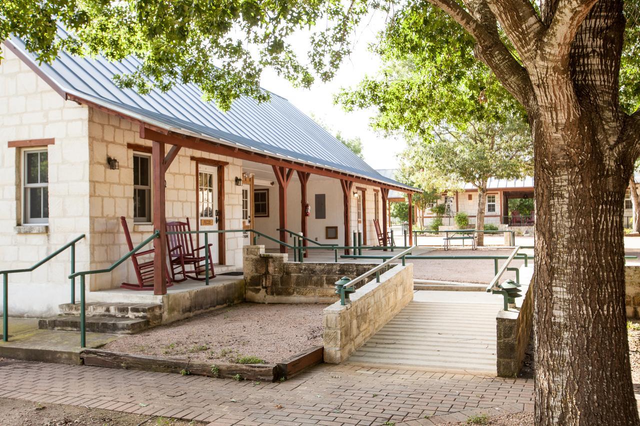 Deluxe King Cottage - Sweetwater