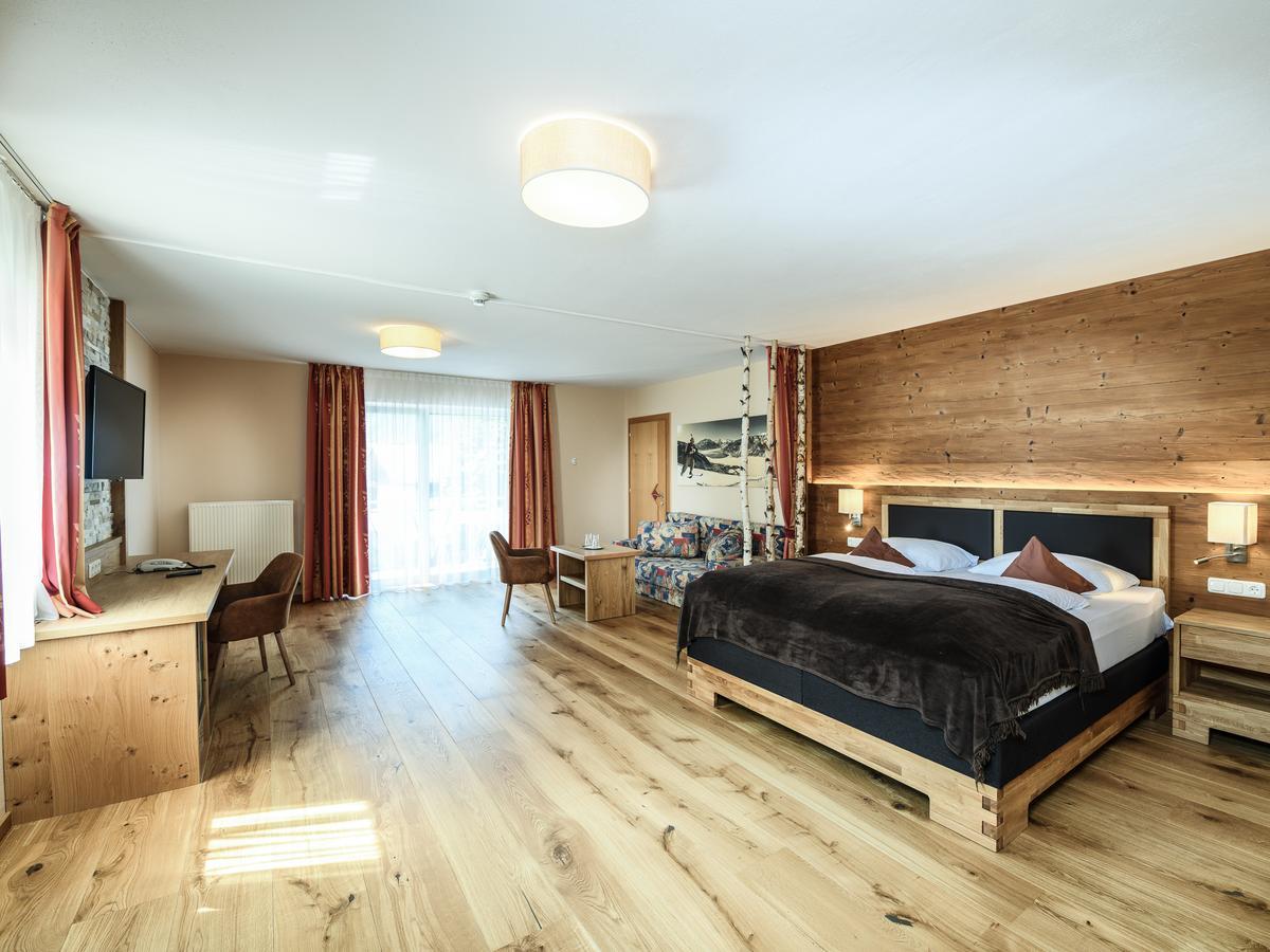 Junior Suite with Balcony or Terrace,656983884:JPEG
