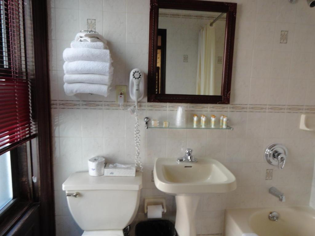 Double Room Private Bathroom