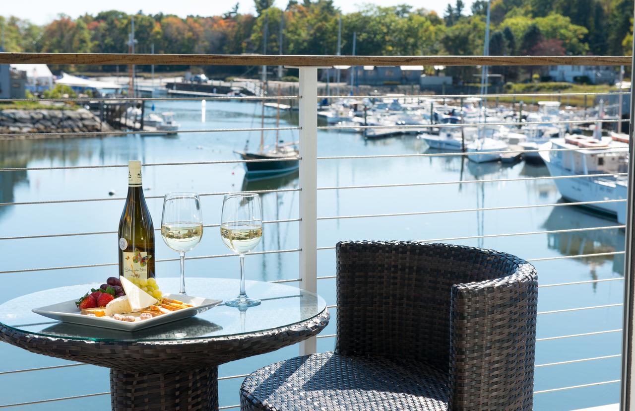 Harbor View King Room Balcony