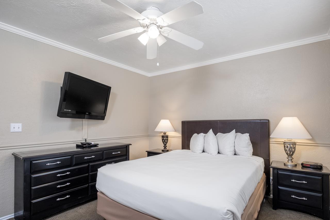 Three-Bedroom,658776342:JPEG