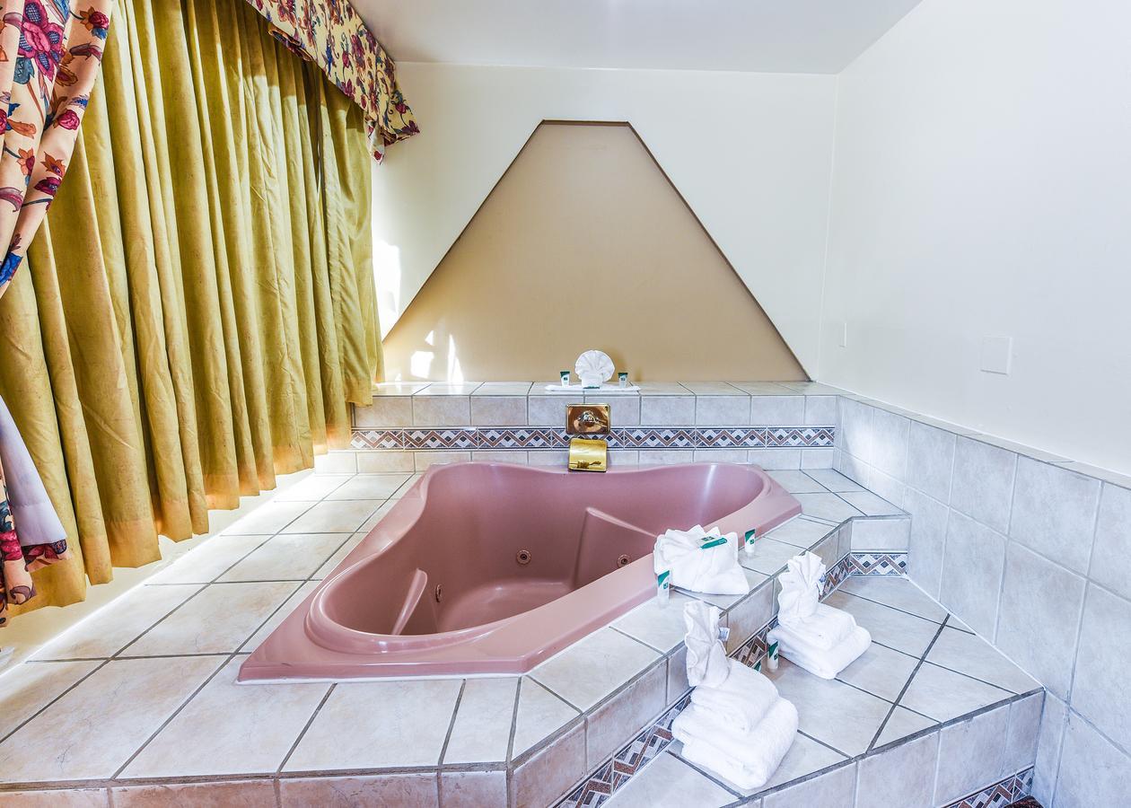 King Suite Spa Bath