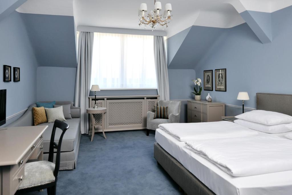 Triple Room,886485541:JPEG