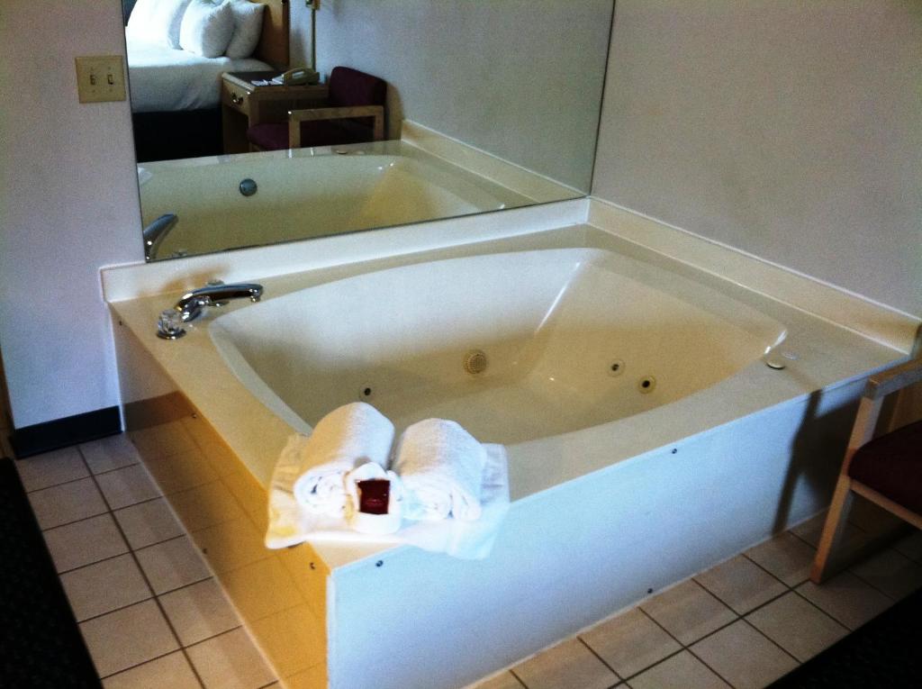 Deluxe King Room with Spa Bath- Non-Smoking,69200327:JPEG