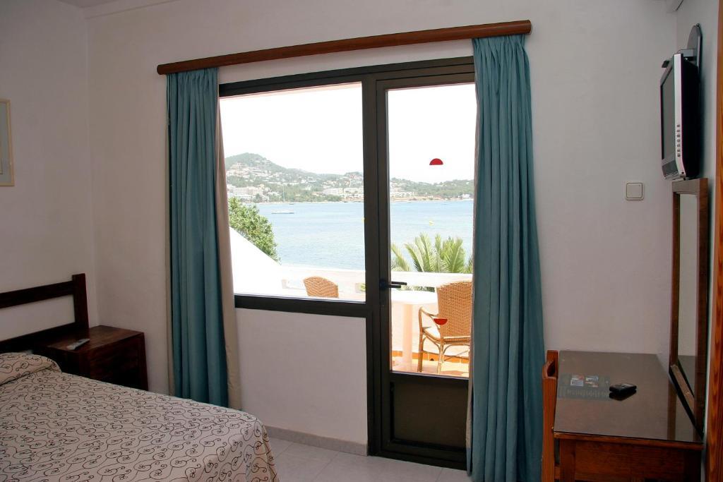 Double or Twin Room Sea View