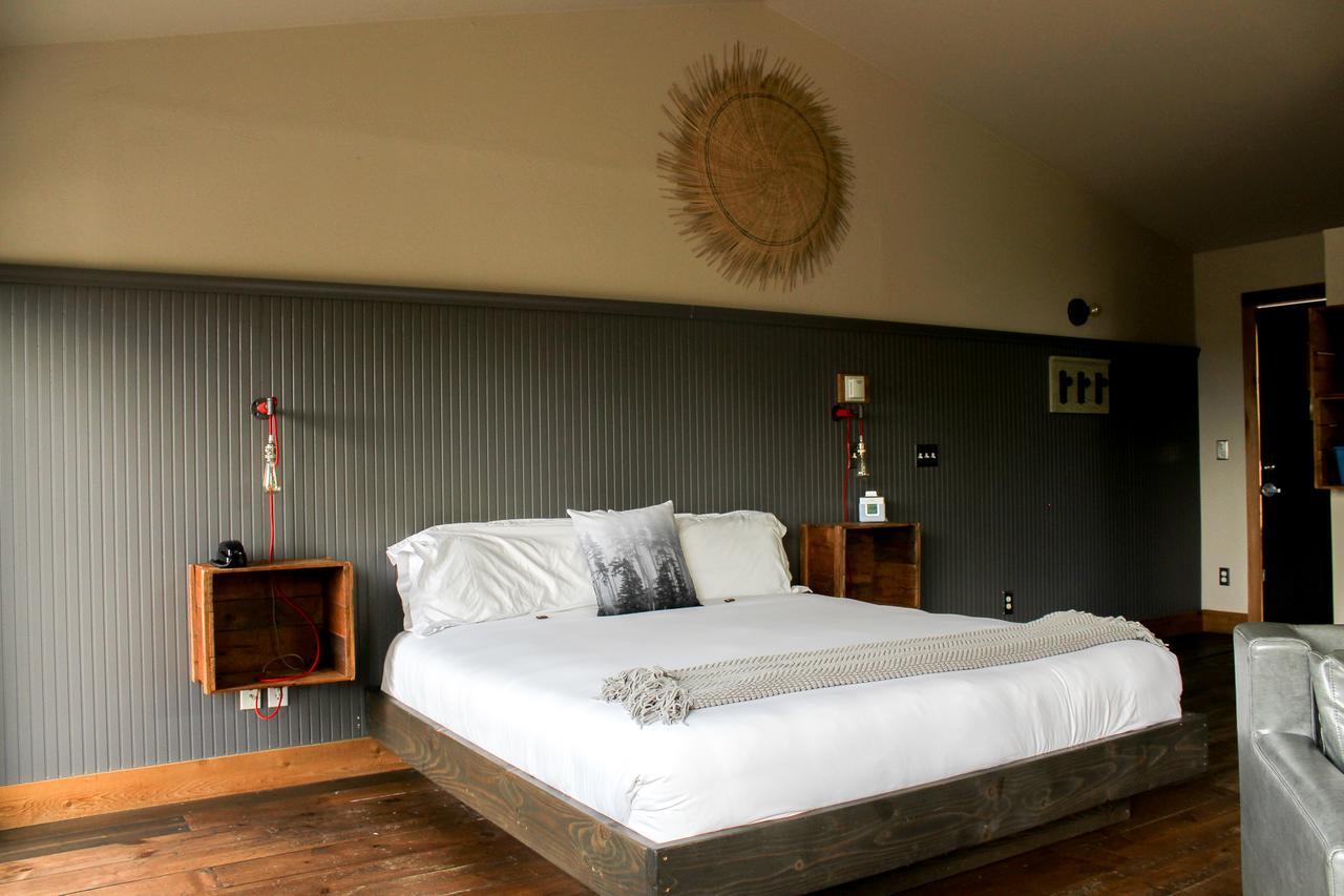 Deluxe King Suite Pet Friendly