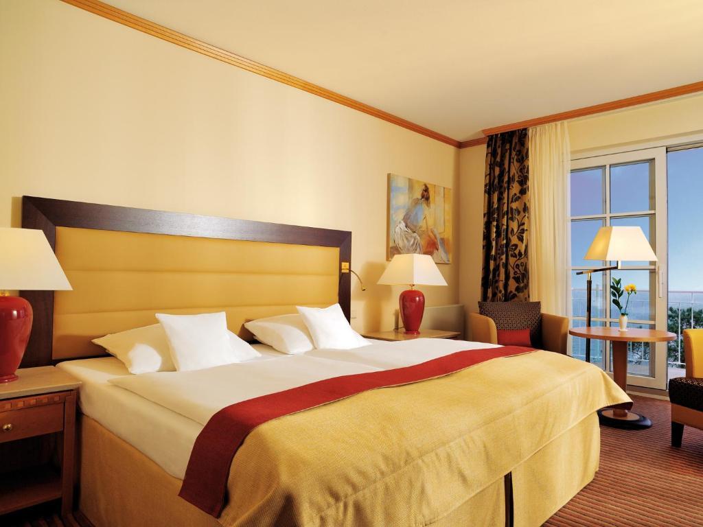 Doppelzimmer mit Balkon und Meerblick