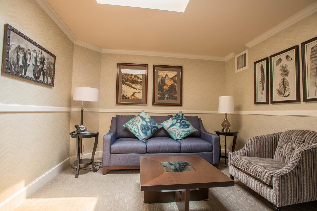 North Wing King Suite