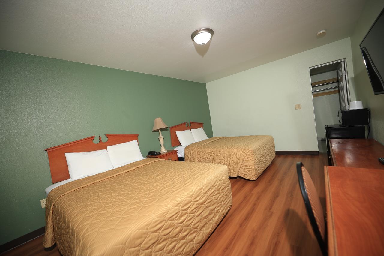 Queen Room Two Queen Beds Non-Smoking