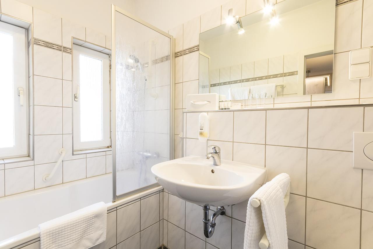 Two-Bedroom-Apartment,661558557:JPEG