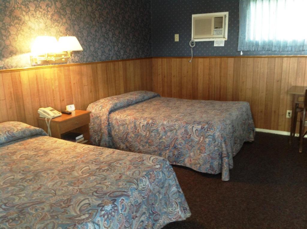 Queen Room Two Queen Beds