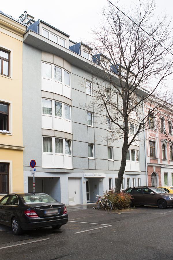 One-Bedroom Apartment,1588254685:JPEG