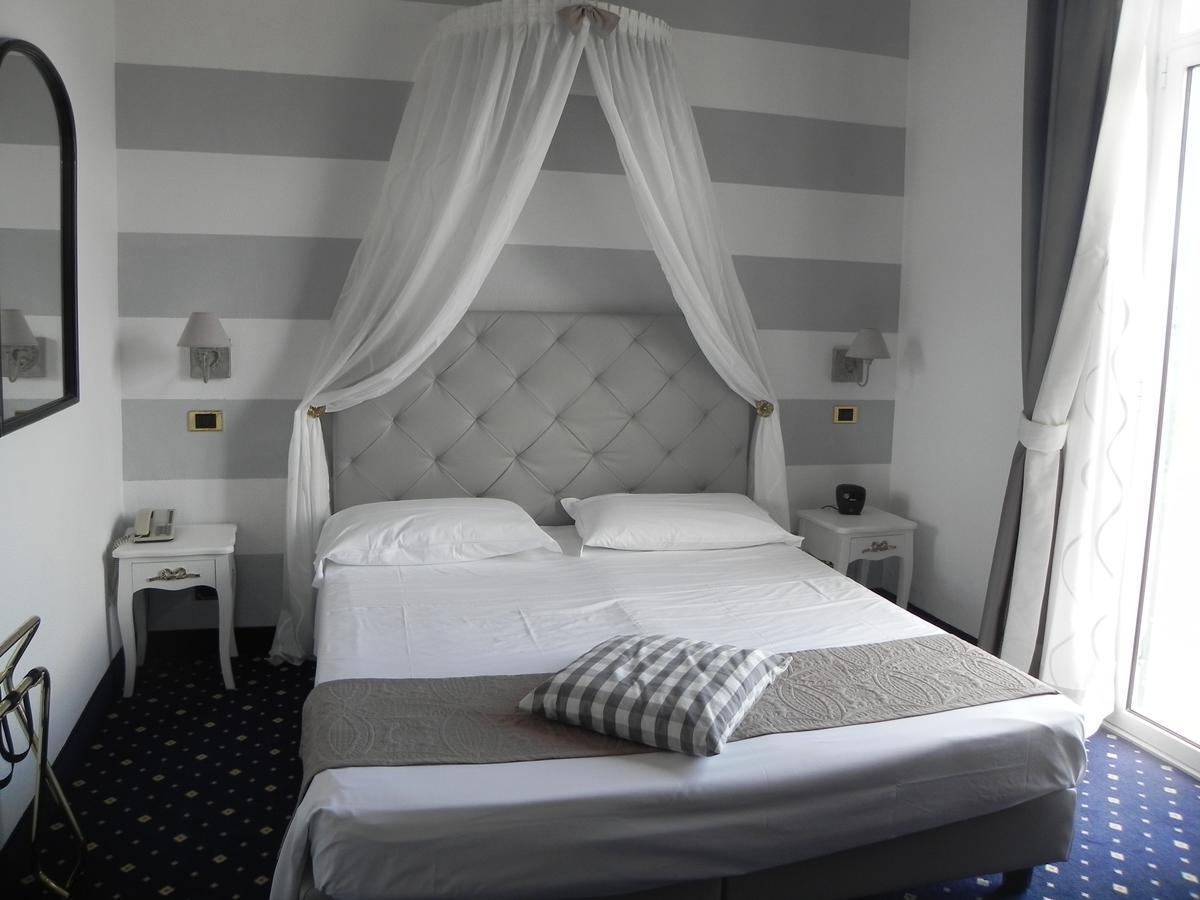 Double or Twin Room Sea View