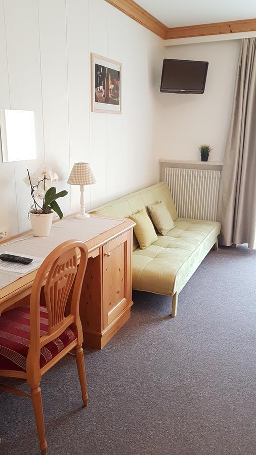 Doppelzimmer mit Balkon (2 Erwachsene + 1 Kind)