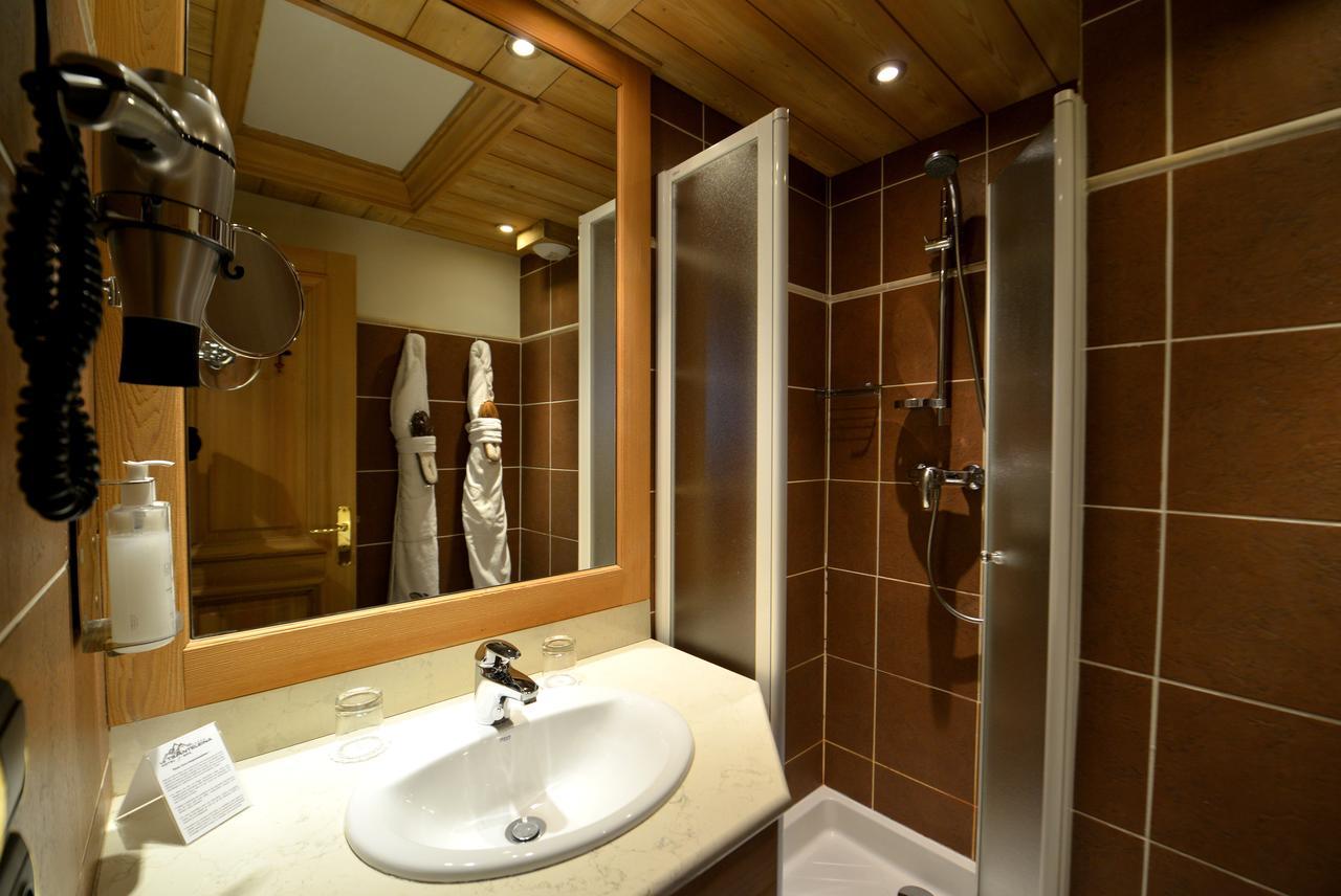 Standard Double Room Shower Village View