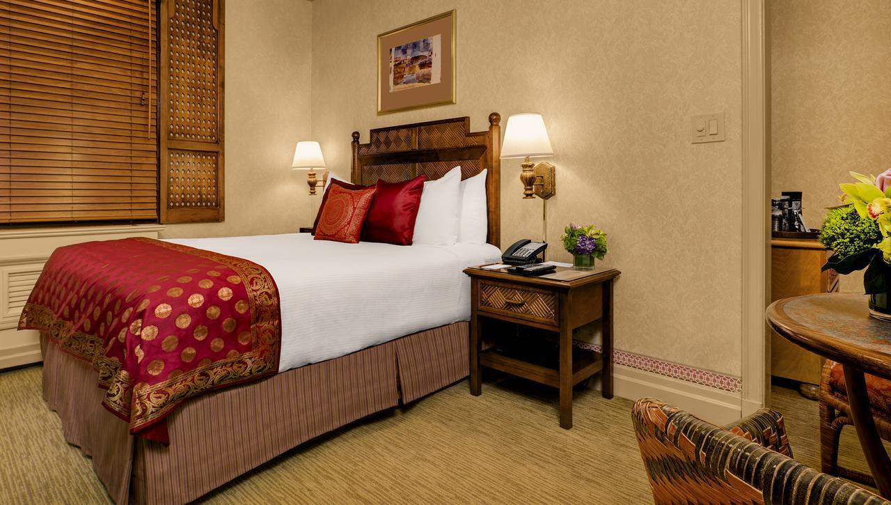 Petite Queen Room