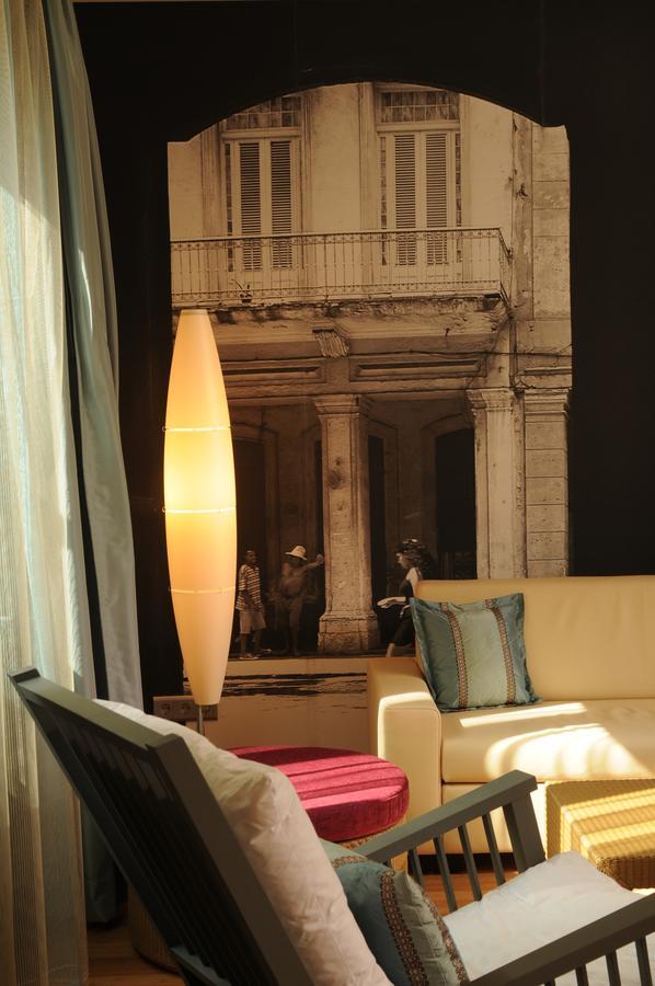 Suite Lit King-Size avec Jacuzzi - Non-Fumeurs