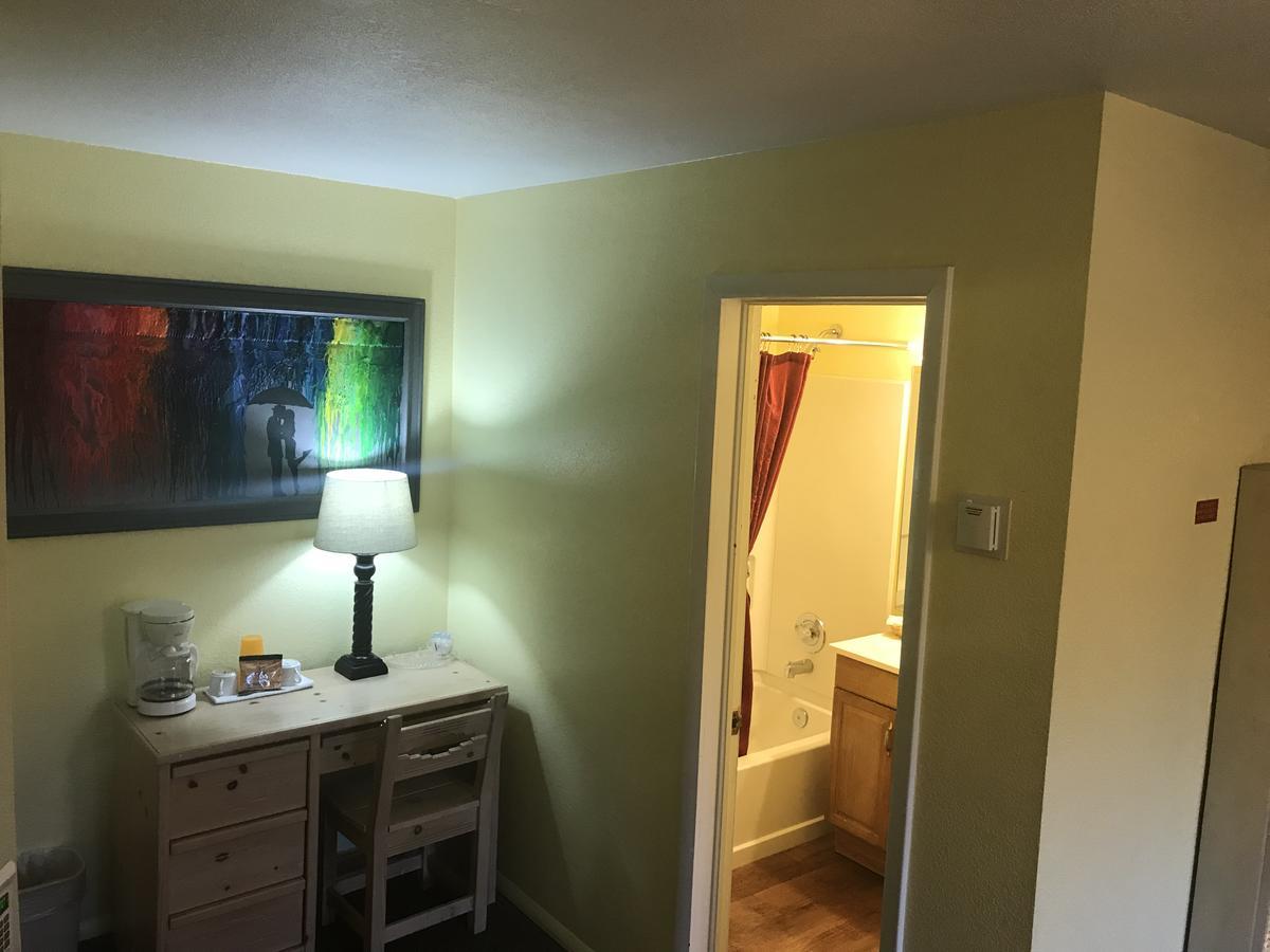 Deluxe King Suite
