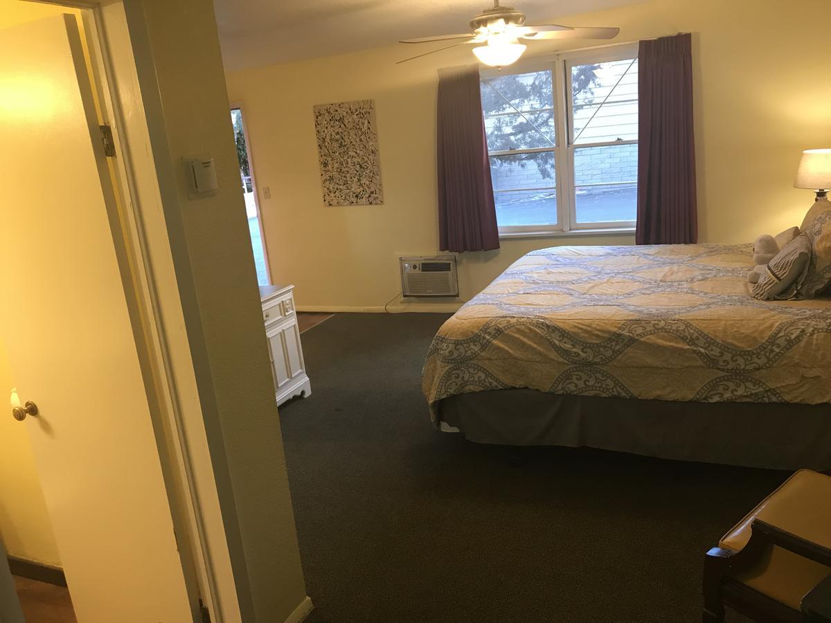 Deluxe King Suite