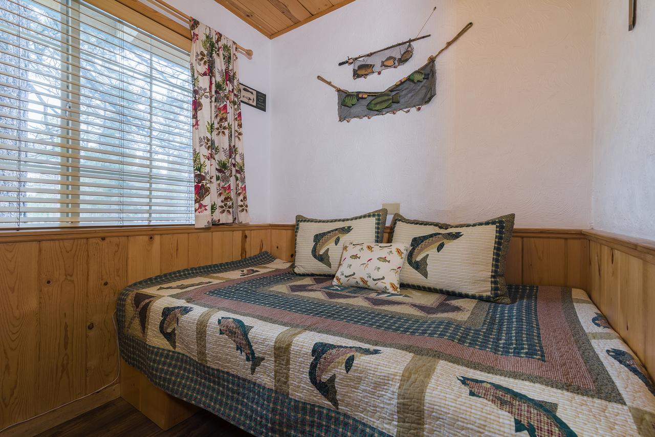 Queen Bed Optional Twin Bed Field & Stream