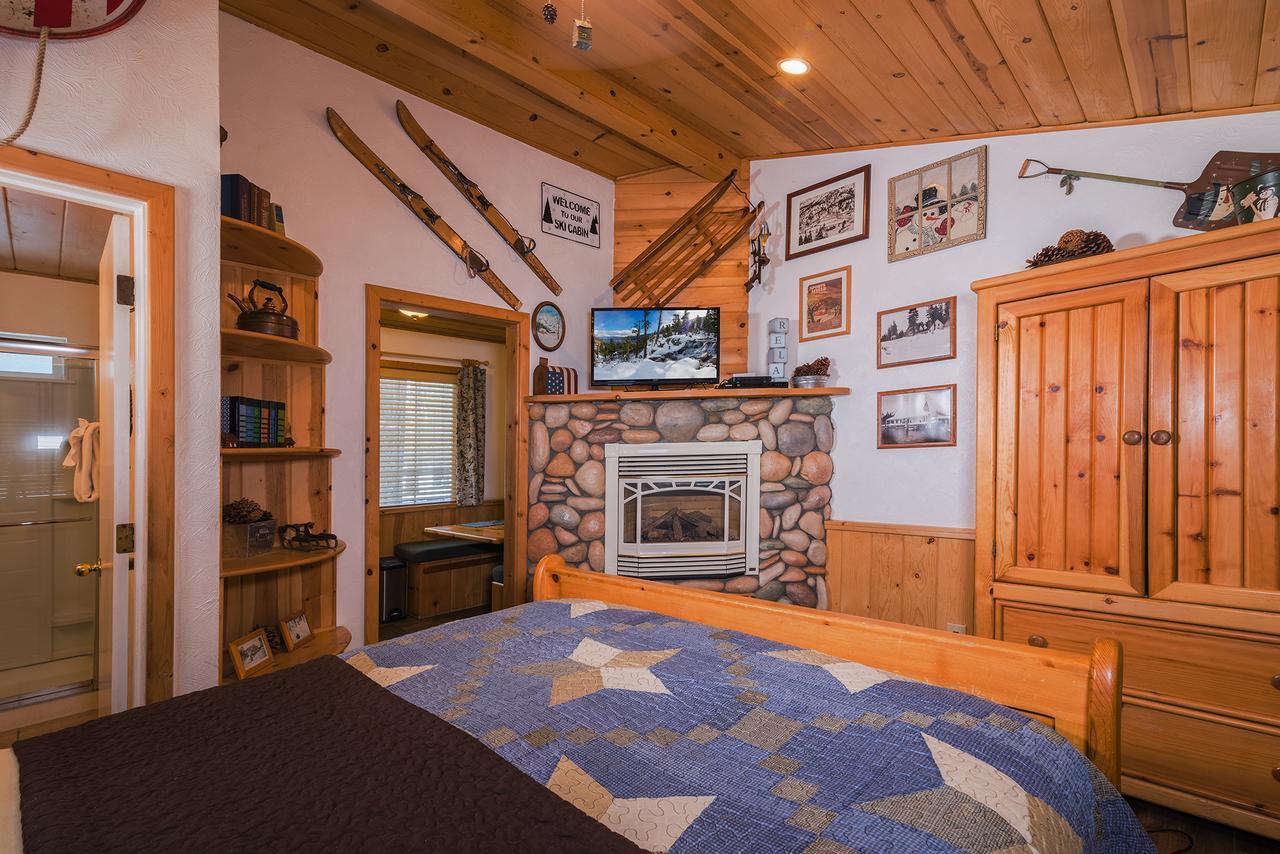 Queen Room Optional Twin Bed Snow Shoe