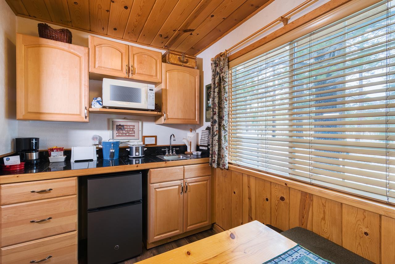 Queen Room Optional Twin Bed Snow Shoe