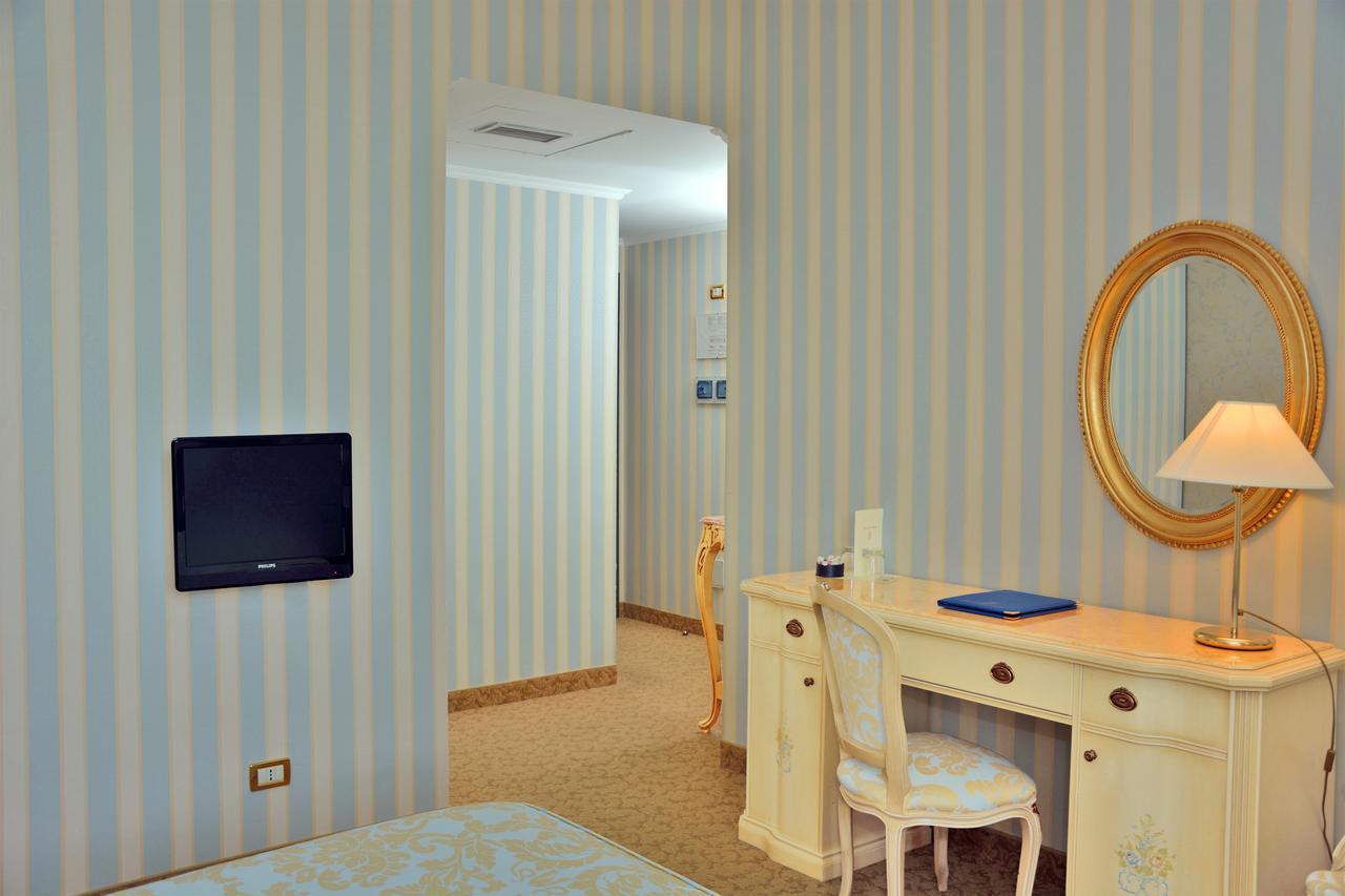 Superior Double or Twin Room Lake View