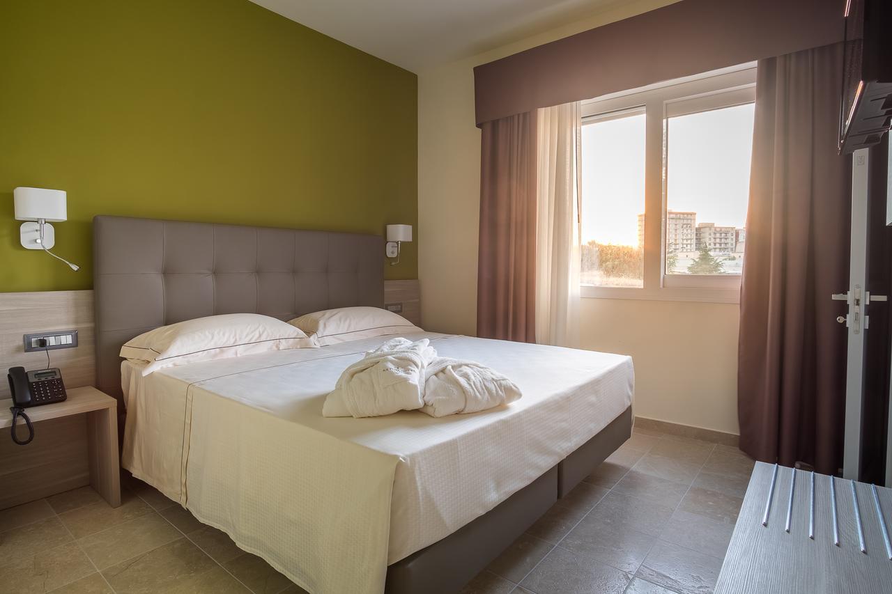 Standard Double or Twin Room,1216228684:JPEG