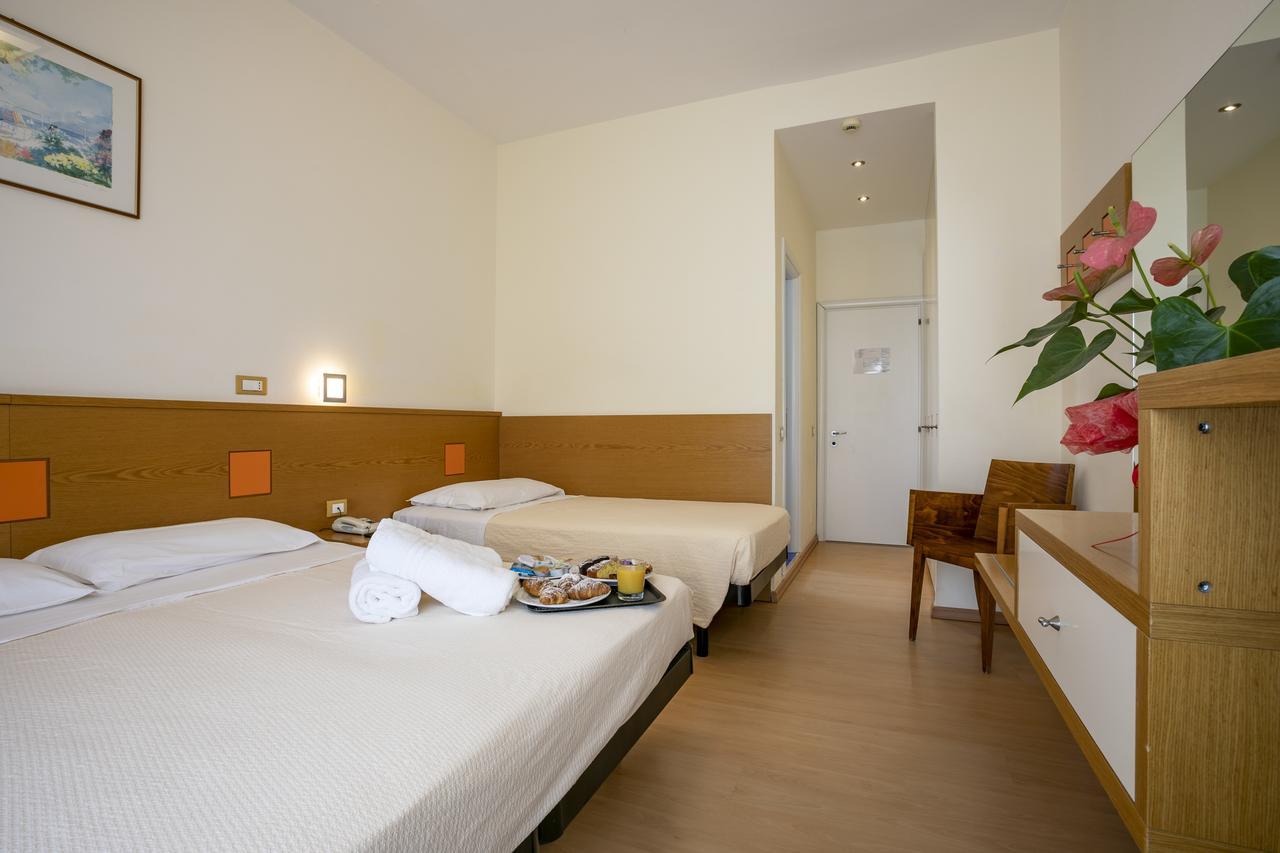 Double or Twin Room Sea View
