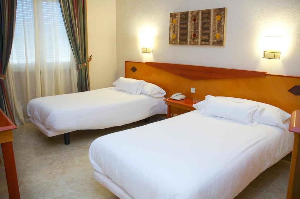 Single Room,369594706:JPEG