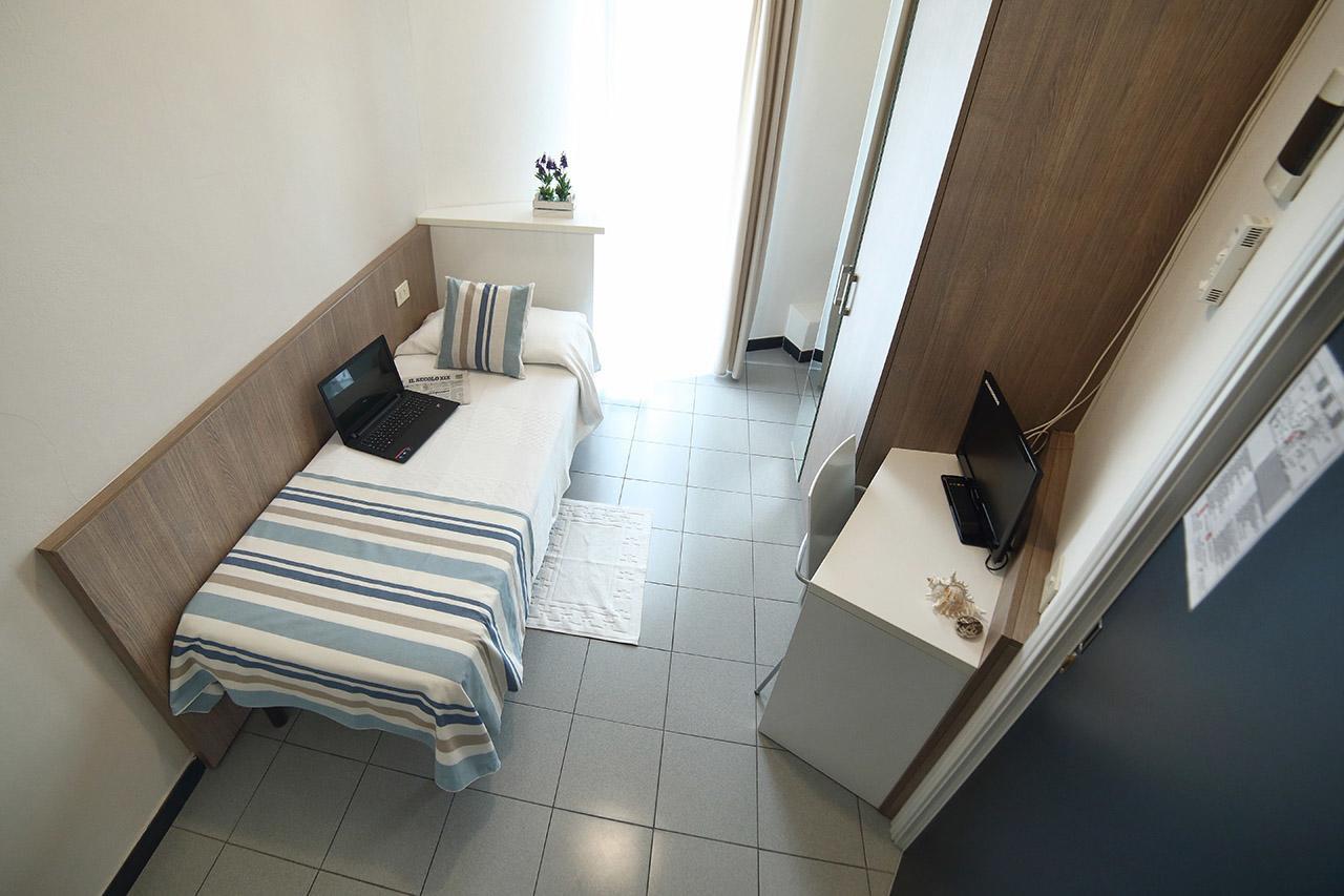 Single Room,665004978:JPEG