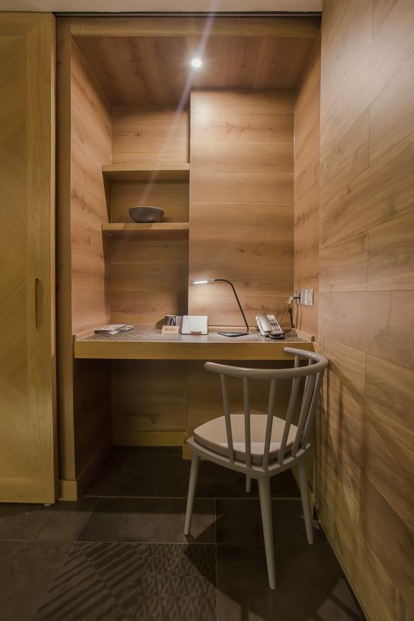 Double Room No Window