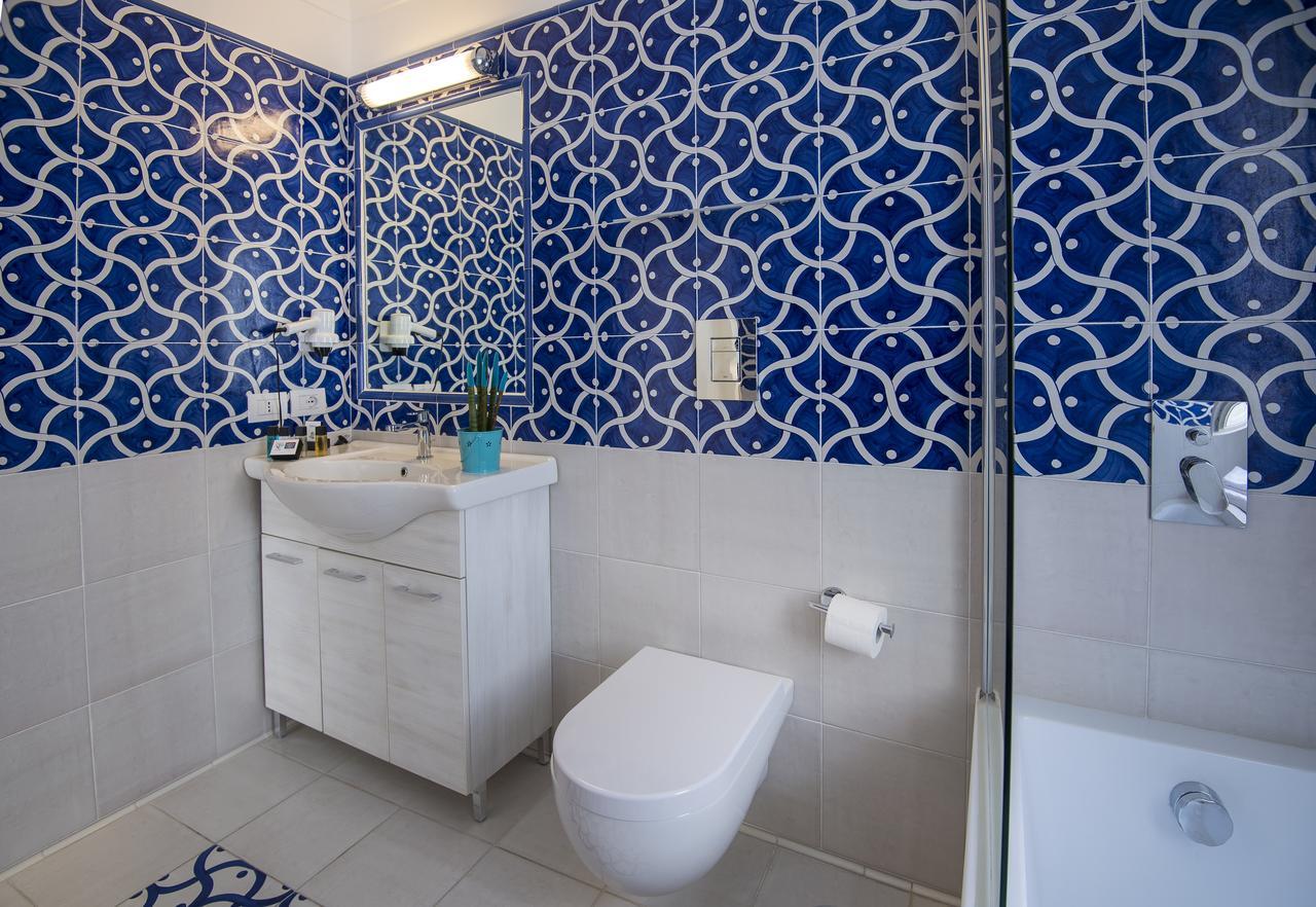 Deluxe Double Room Bath