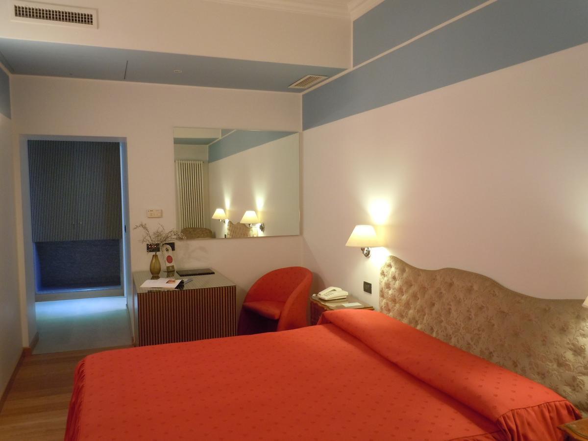 Superior Double or Twin Room Front Lake View