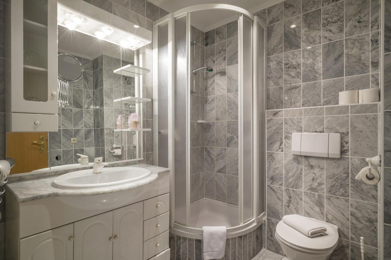 Superior One-Bedroom Apartment