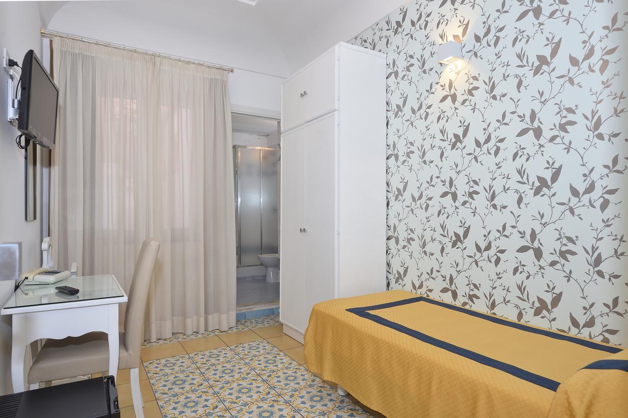 Economy Single Room shower