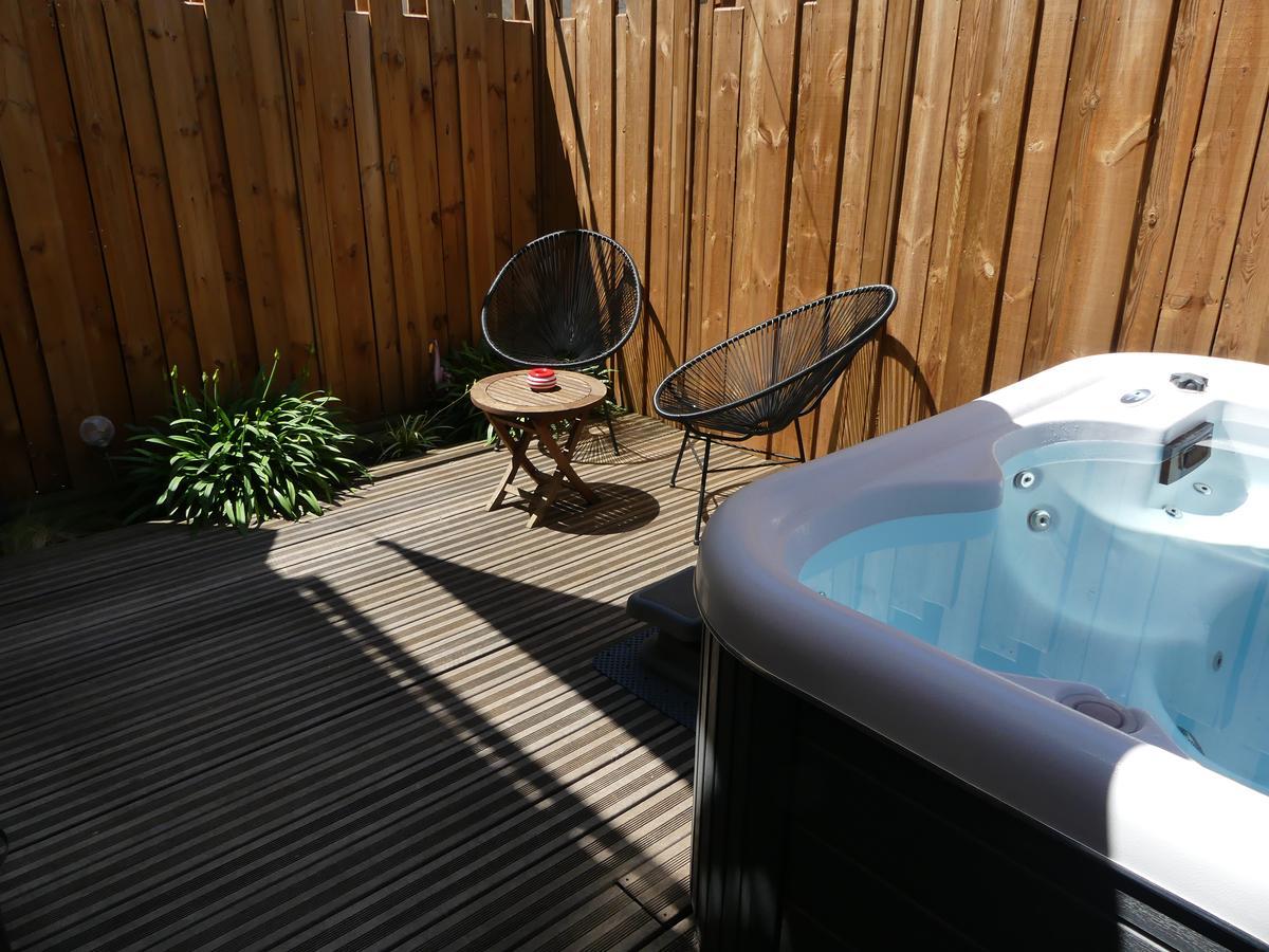Superior Double Room Hot Tub,665666319:JPEG