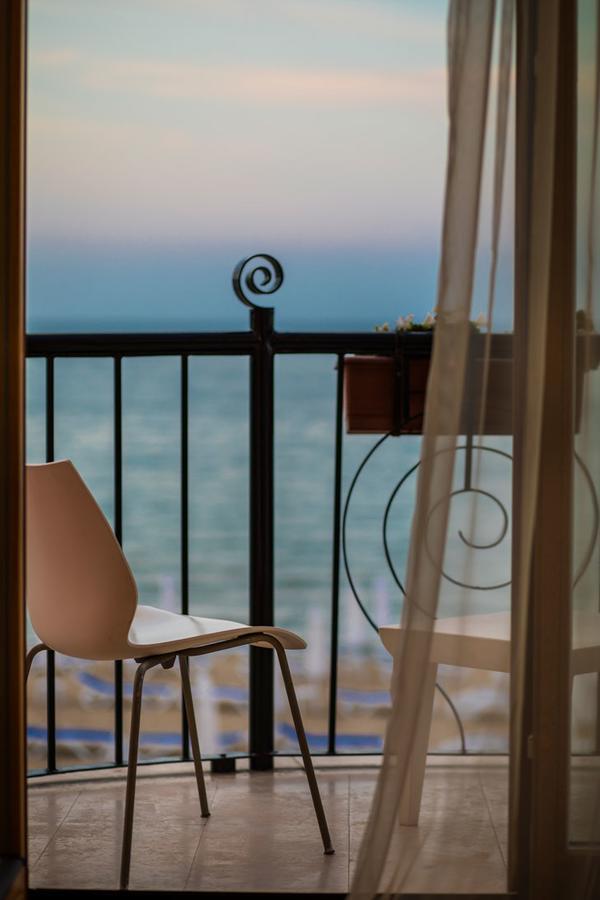 Deluxe Double Room Sea View Beach Access