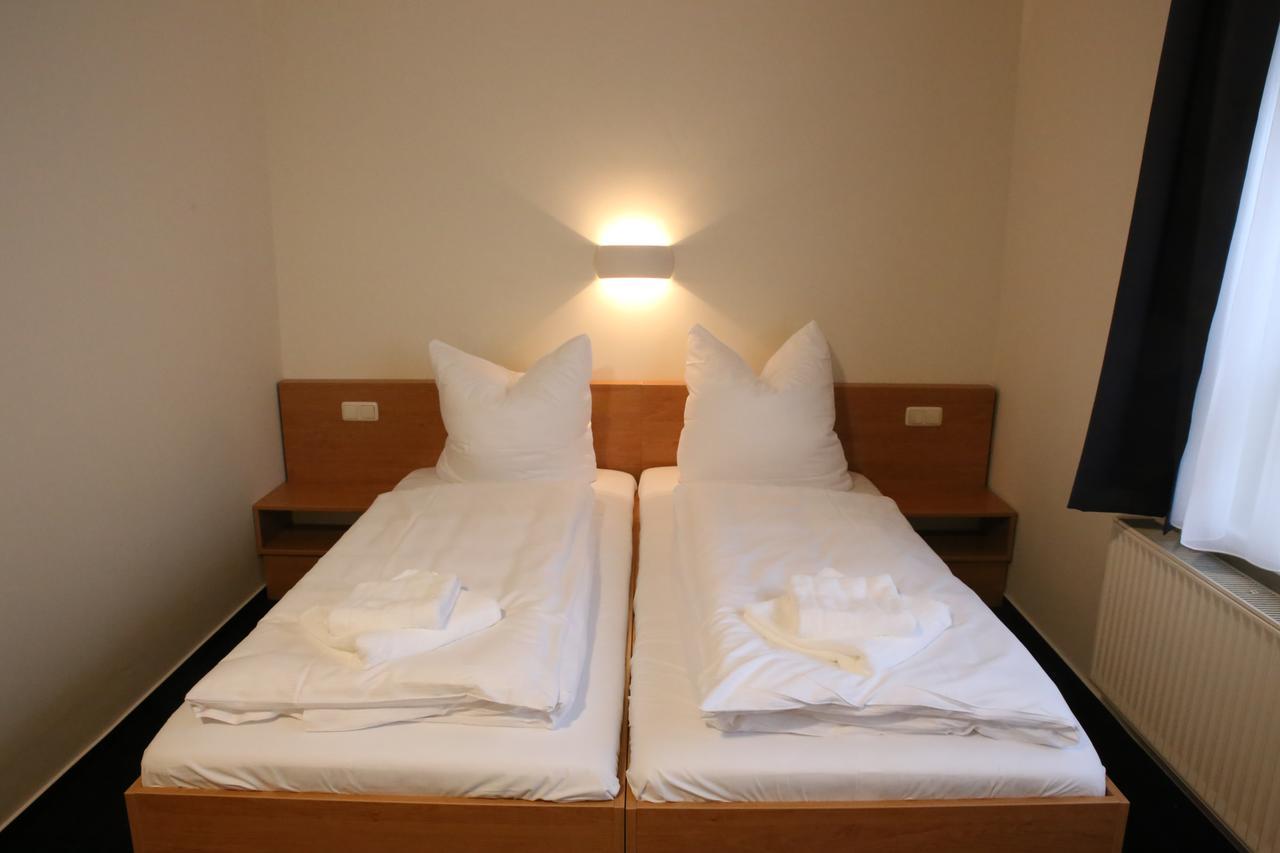 Doppel- oder Zweibettzimmer