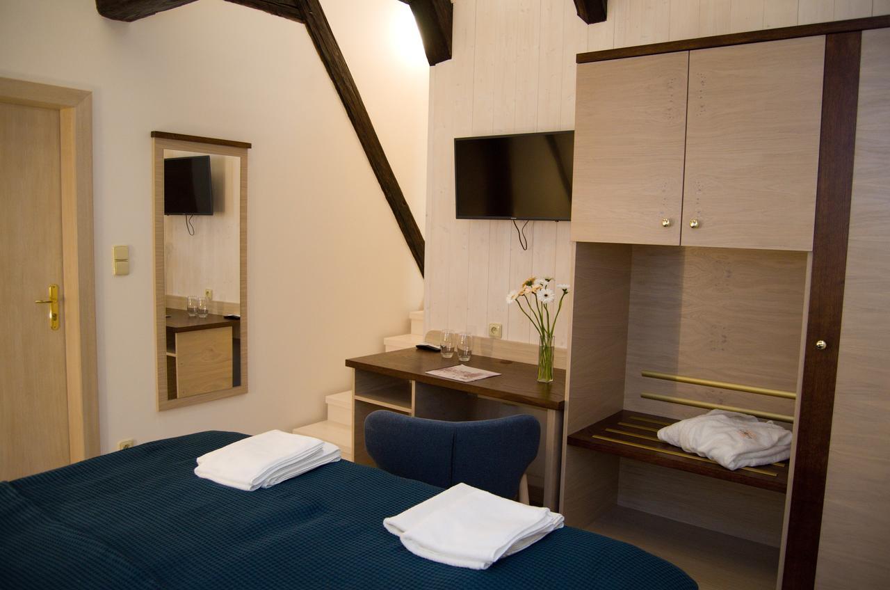 Quarto com Cama de Casal ou 2 de Solteiro