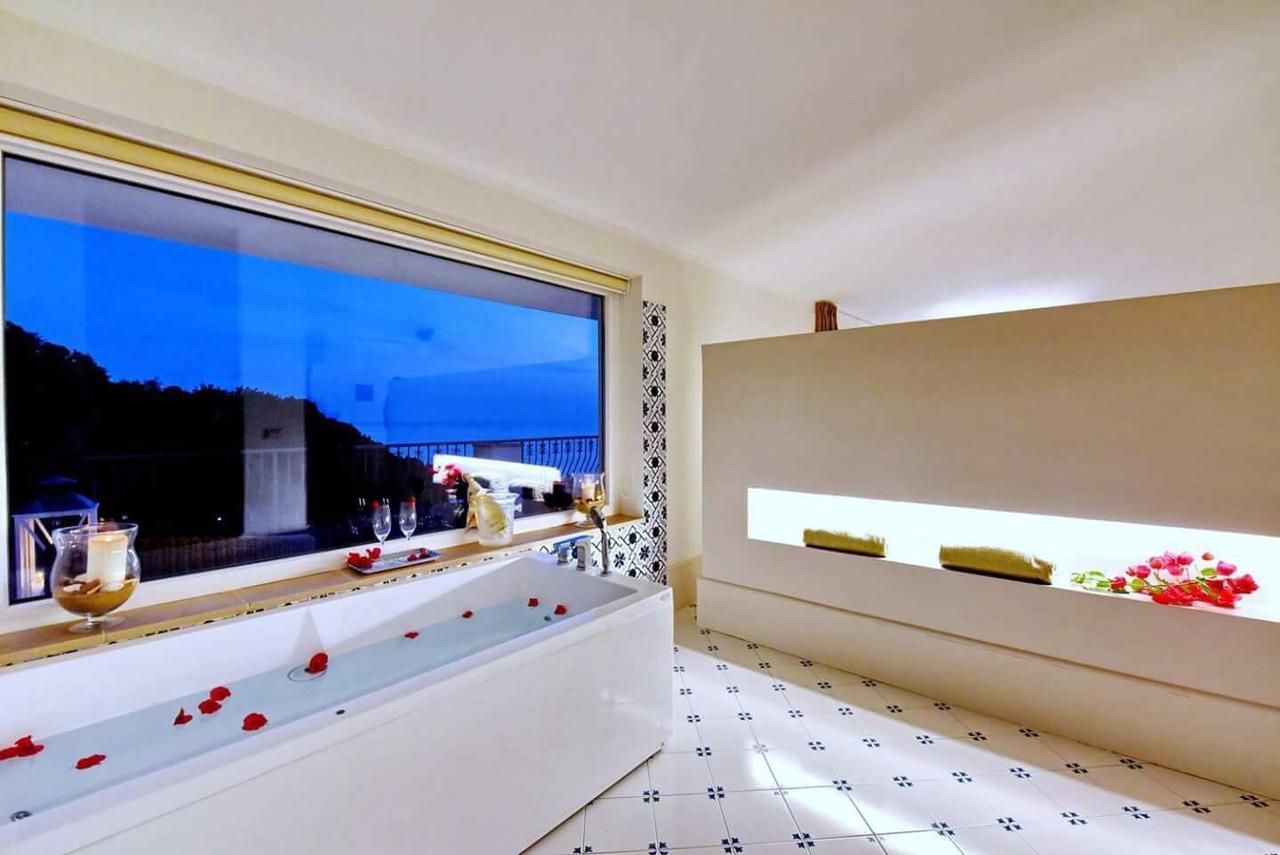 King Suite with Spa Bath,666415338:JPEG