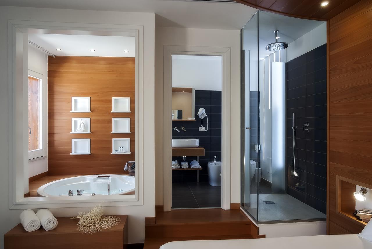 King Room Spa Bath