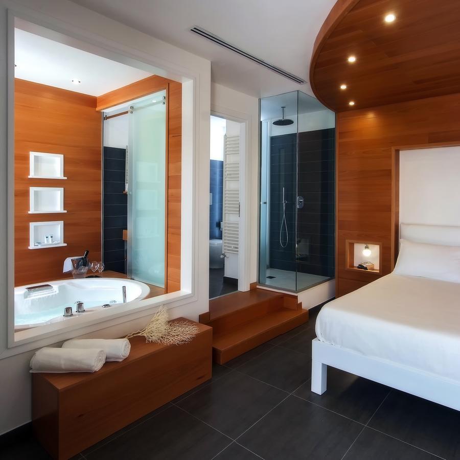 King Room Spa Bath