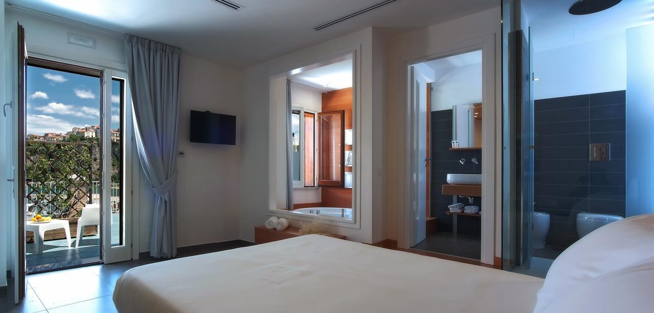 King Room Spa Bath