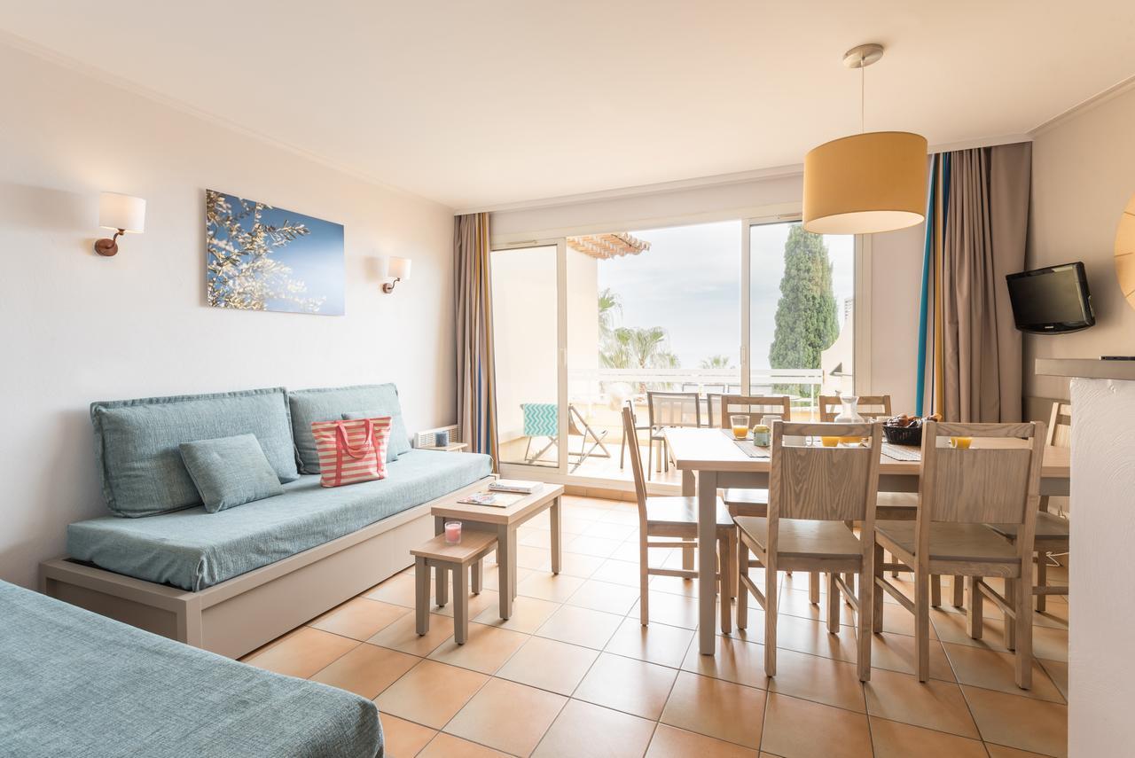One-Bedroom Apartment Sleeping Alcove Terrace or Balcony
