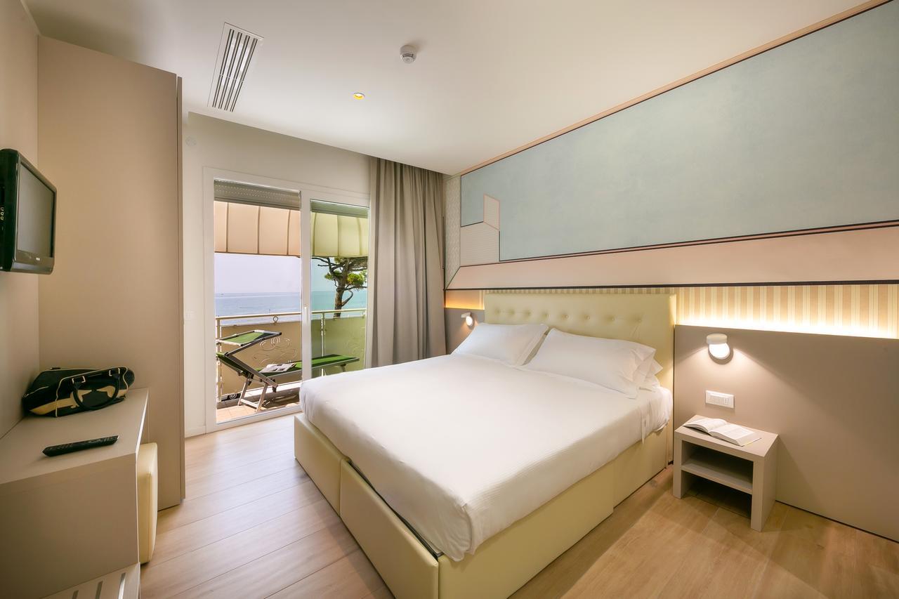Deluxe Double Room Side Sea View