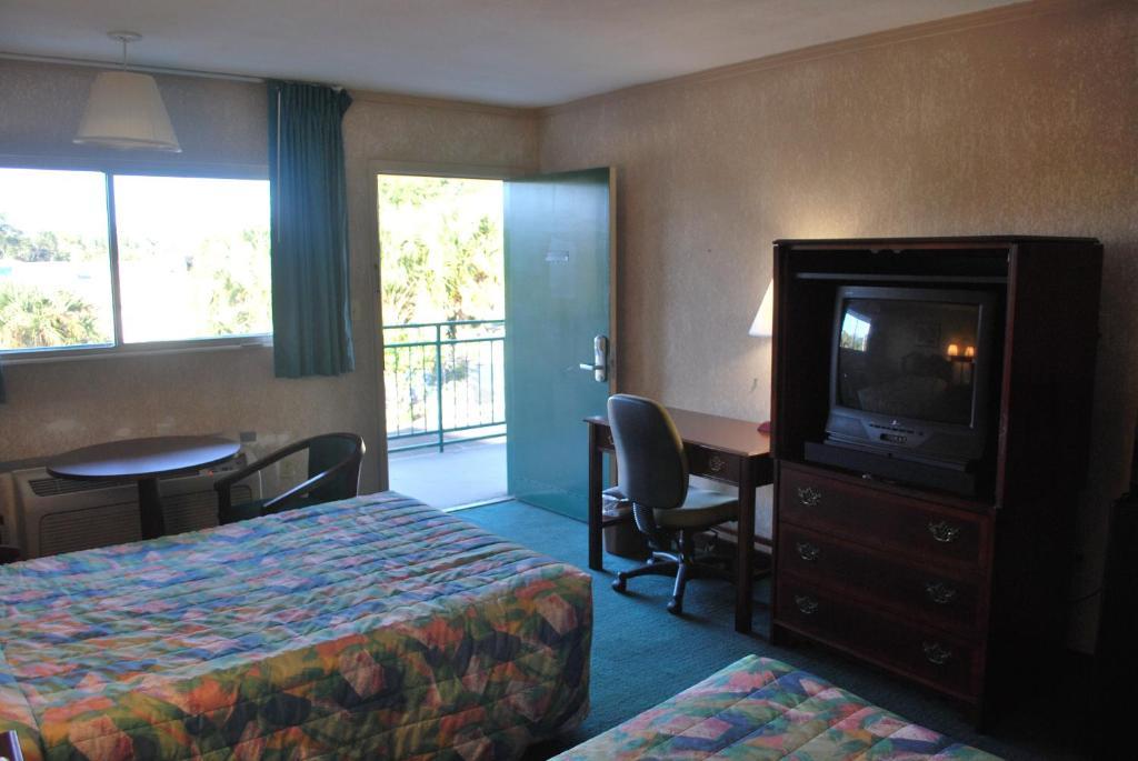 Standard Queen Room Two Queen Beds